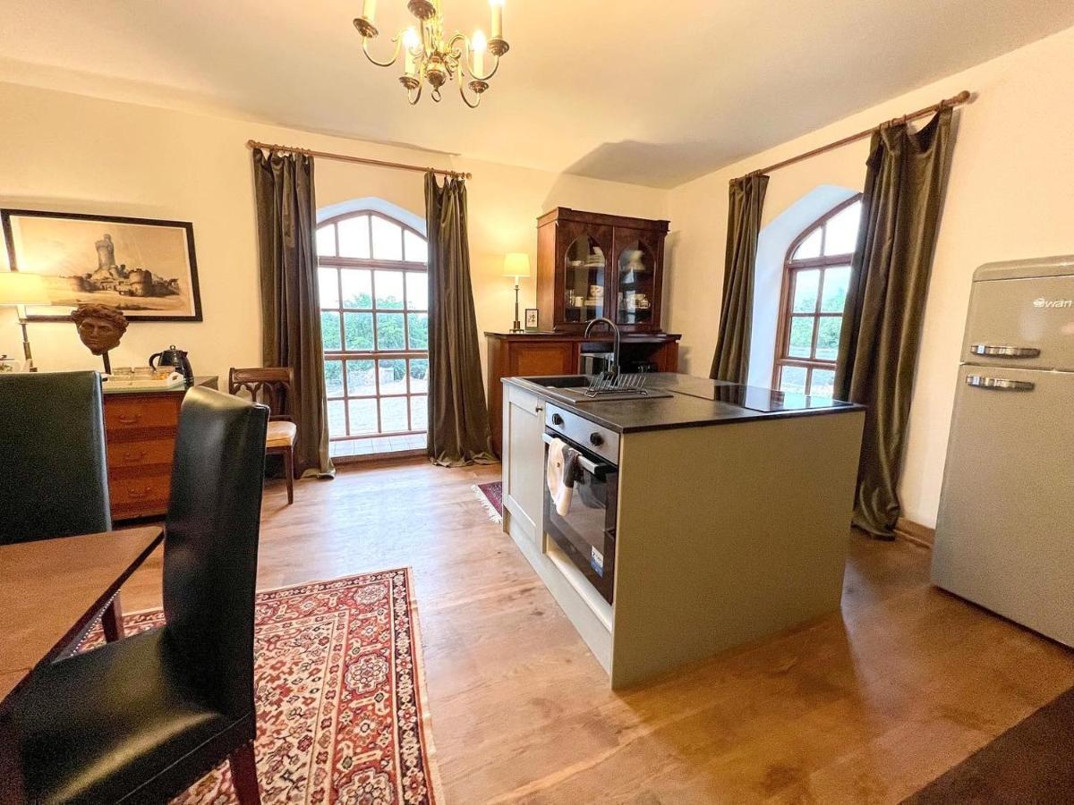 Llanddulas Tan-Yr-Ogo Gate Lodge, Gwrych Castle מראה חיצוני תמונה